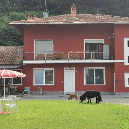 Готель The Horse Pogno Екстер'єр фото
